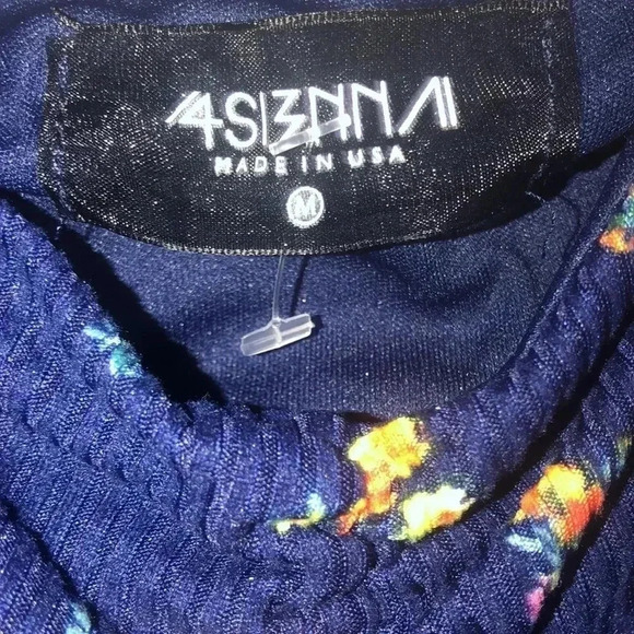 4Si3nna Women’s Blue Gathered Floral Blouse - Picture 5 of 8